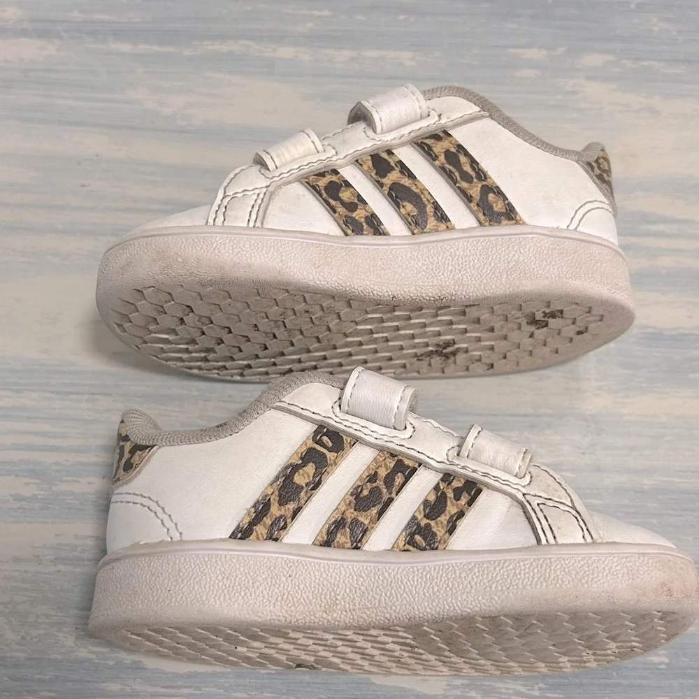 Adidas grand court animal print 3 stripe sneakers Velcro close size 5